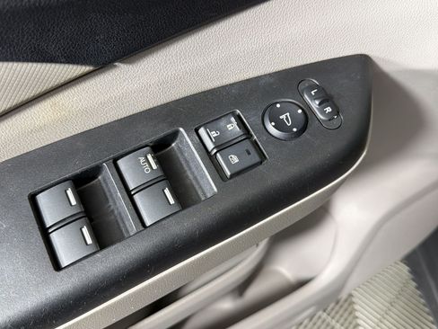 Used 2012 Honda CR-V LX image 19