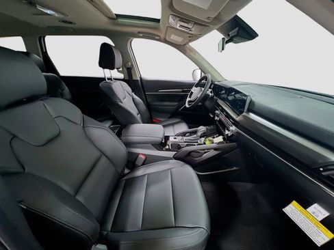 New 2025 Kia Telluride S image 32