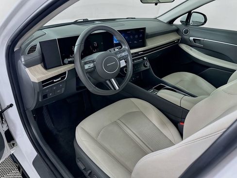 Used 2025 Hyundai Sonata SEL FWD image 9
