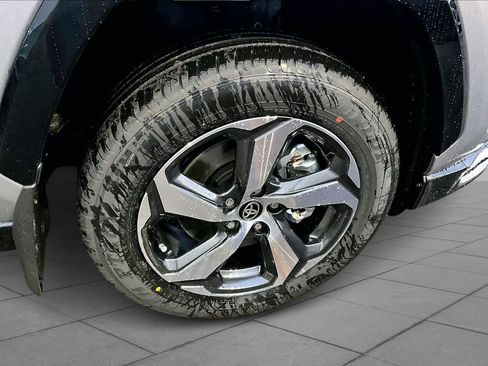 New 2025 Toyota RAV4 SE image 12