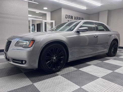Used 2013 Chrysler 300 S RWD image 2