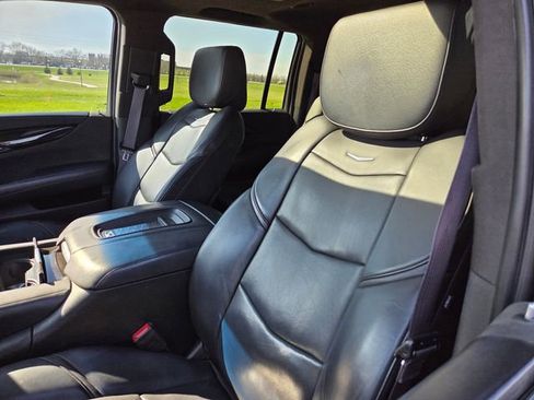 Used 2017 Cadillac Escalade ESV Platinum AWD/4WD image 15