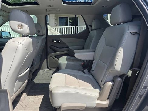 Used 2021 Chevrolet Traverse Premier image 19