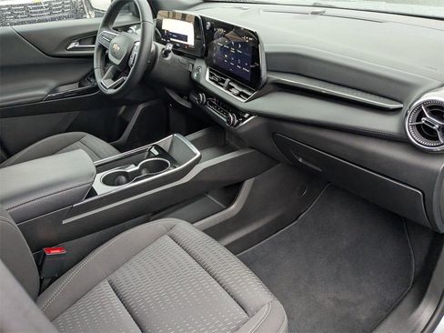 Used 2025 Chevrolet Equinox LT image 36