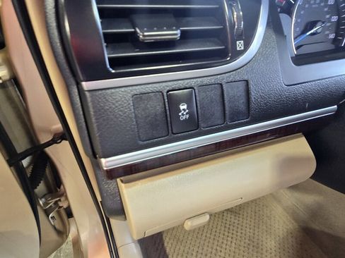 Used 2012 Toyota Camry XLE image 14