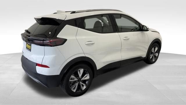Used 2023 Chevrolet Bolt EUV LT w/ Convenience Package FWD image 5