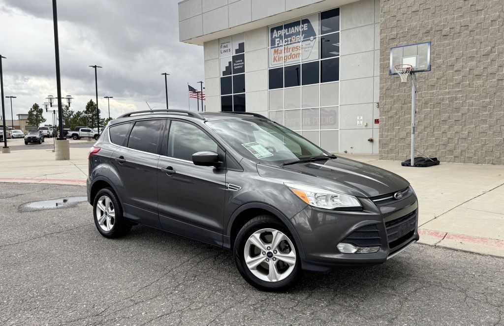Used 2015 Ford Escape SE w/ Equipment Group 201A AWD/4WD image 2