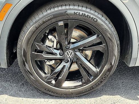 Used 2023 Volkswagen Tiguan SE R-Line FWD image 10