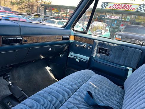 Used 1989 GMC Suburban 2500 AWD/4WD image 11