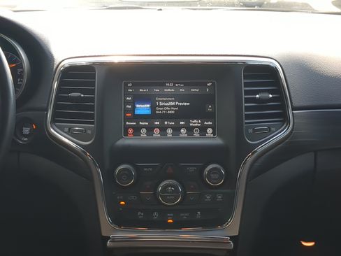 Used 2021 Jeep Grand Cherokee Laredo RWD image 16