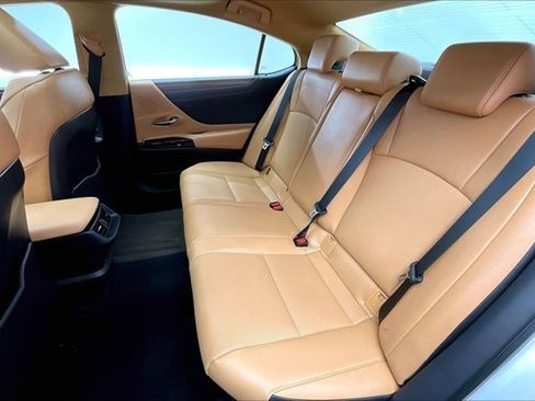Used 2025 Lexus ES 300h w/ Premium Package image 20
