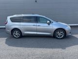 Used 2019 Chrysler Pacifica Limited image 2