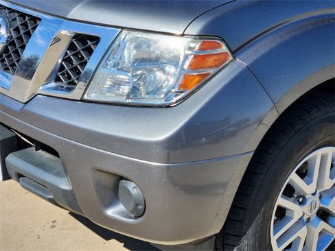 Used 2018 Nissan Frontier SV image 9