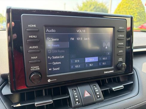 Used 2022 Toyota RAV4 XLE Premium FWD image 17