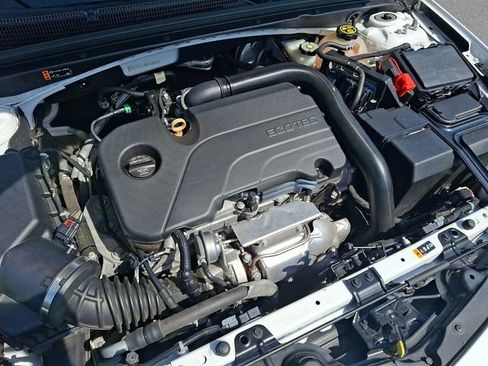 Used 2021 Chevrolet Malibu LT FWD image 28