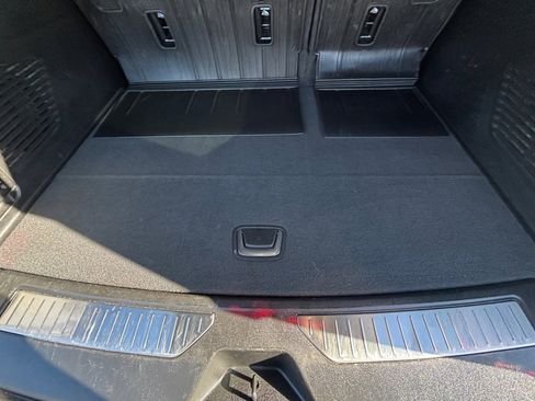 Used 2024 GMC Yukon XL Denali image 11