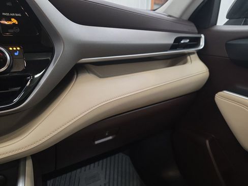 Used 2022 Toyota Highlander XLE image 28