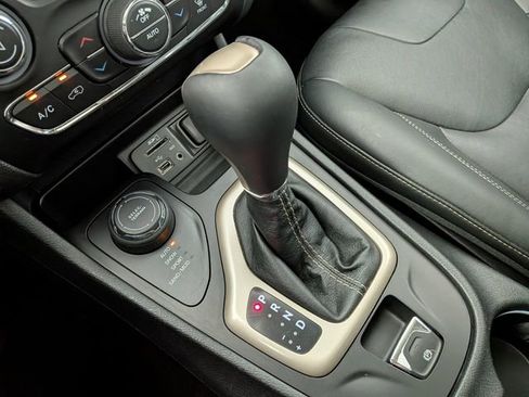Used 2015 Jeep Cherokee Limited AWD/4WD image 16