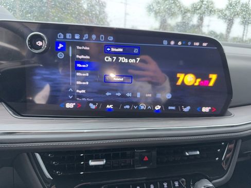 Used 2025 Chevrolet Suburban Z71 w/ Z71 Off-Road Package image 4