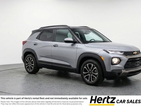 Used 2025 Chevrolet TrailBlazer LT image 1