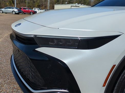 Used 2023 Toyota Crown image 9