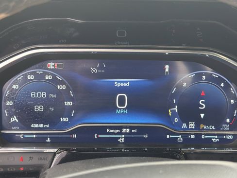 Used 2024 Chevrolet Silverado 1500 RST w/ Z71 Off-Road Package AWD/4WD image 14