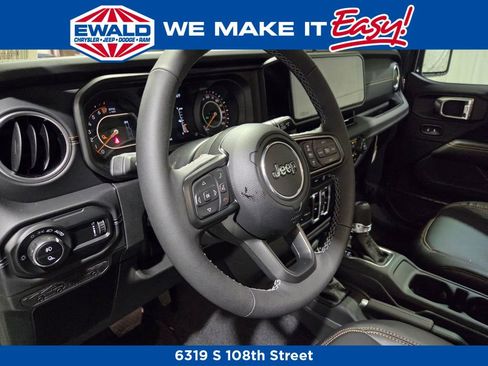 New 2025 Jeep Gladiator Sport image 8