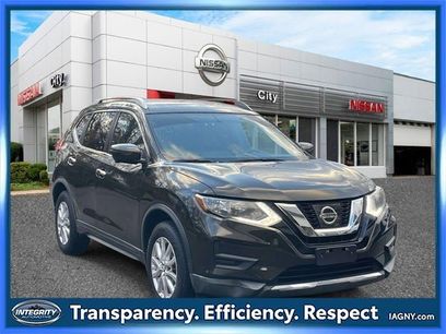 Used 2017 Nissan Rogue SV w/ SV Premium Package