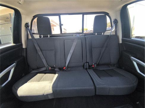 Used 2018 Nissan Titan SV image 7