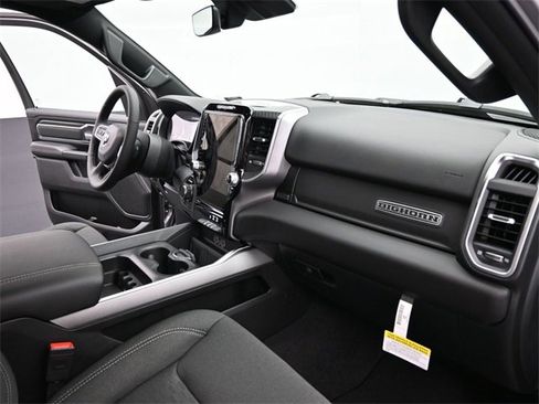 New 2026 RAM 1500 4x4 Crew Cab image 24
