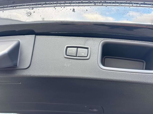 Used 2021 Porsche Macan w/ Driver Memory Package image 14