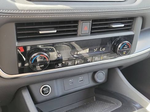 Certified 2023 Nissan Rogue SV FWD image 28