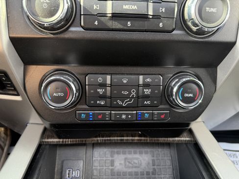 Used 2021 Ford F250 Lariat image 23