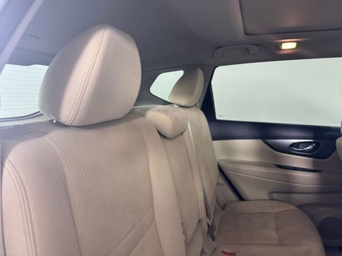 Used 2014 Nissan Rogue SV w/ SV Moonroof Package image 28