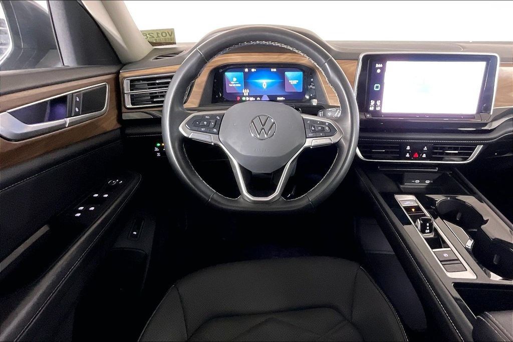 Used 2024 Volkswagen Atlas SE FWD image 4
