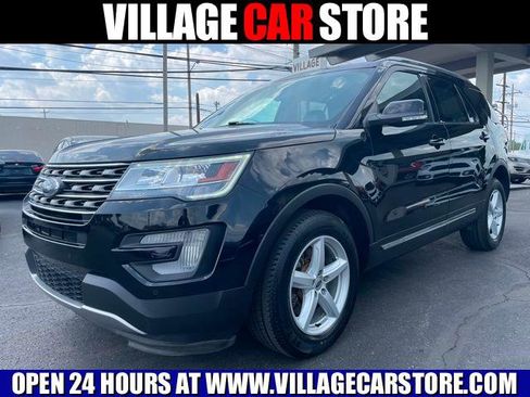 Used 2017 Ford Explorer XLT w/ Equipment Group 202A AWD/4WD image 1
