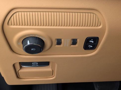 Used 2024 Jeep Grand Wagoneer Series III w/ Rear Seat Video Group 1 image 15