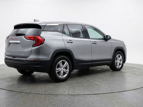 Used 2024 GMC Terrain SLE FWD image 7