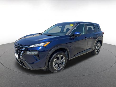 Used 2025 Nissan Rogue SV AWD/4WD image 4