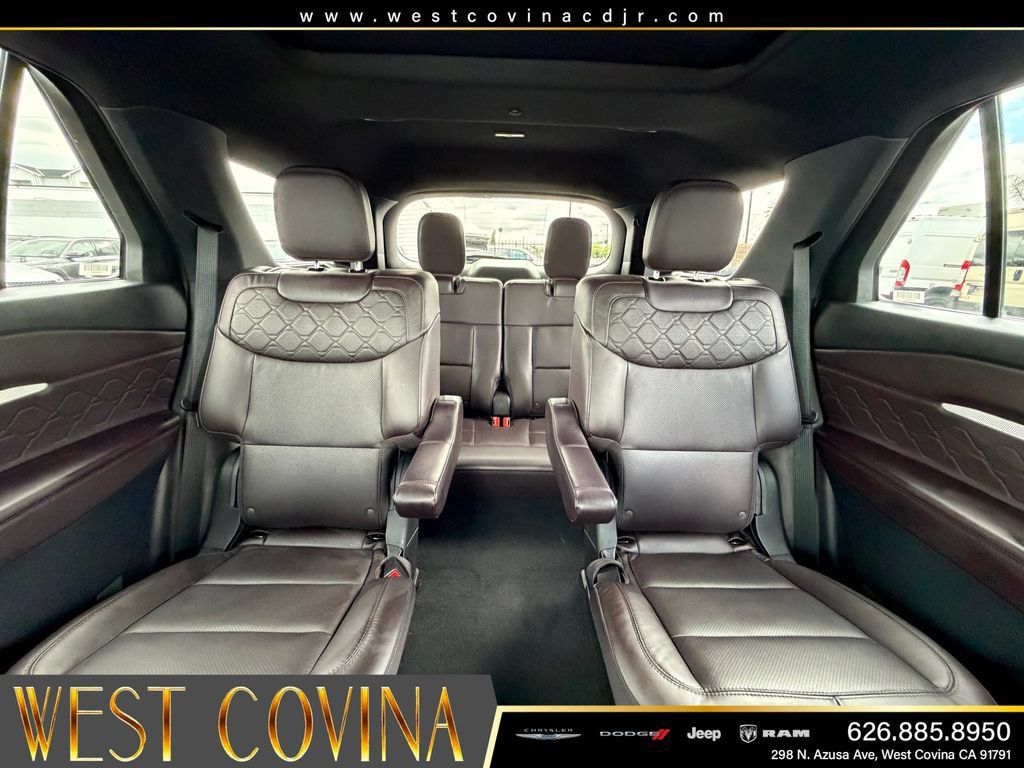 Used 2025 Ford Explorer Platinum w/ LUX Leather Package AWD/4WD image 37