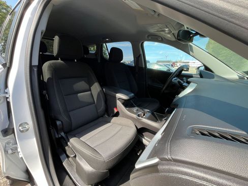 Used 2024 GMC Terrain SLE image 35