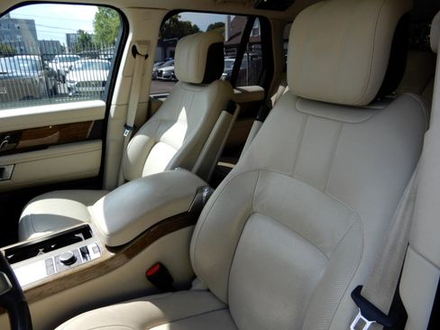 Used 2019 Land Rover Range Rover HSE image 12