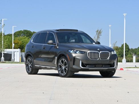Certified 2025 BMW X5 sDrive40i w/ Premium Package RWD image 2