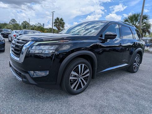 Used 2025 Nissan Pathfinder Platinum AWD/4WD image 7