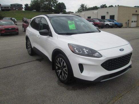 Used 2020 Ford Escape SE Sport image 5