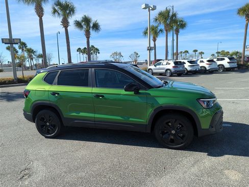 New 2026 Volkswagen Taos SE image 2