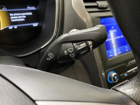 Used 2020 Ford Fusion SE image 29