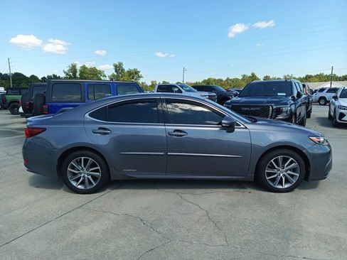 Used 2016 Lexus ES 300h image 2