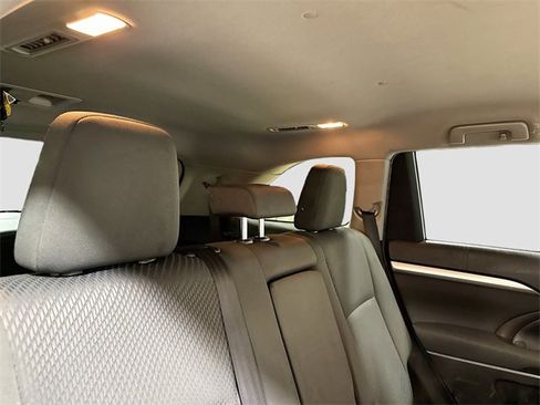 Used 2019 Toyota Highlander LE image 24