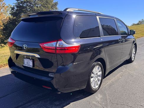 Used 2017 Toyota Sienna Limited Premium image 23
